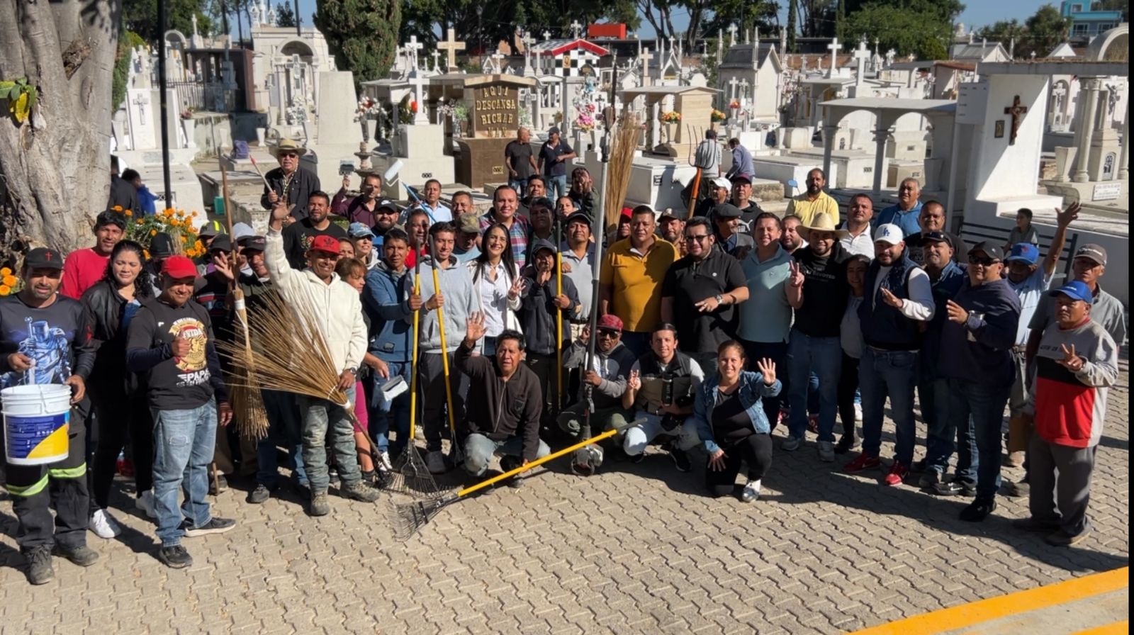 PRESIDENTA DE SAN PEDRO TLAQUEPAQUE, LAURA IMELDA PÉREZ SEGURA REALIZA RECORRIDO POR CEMENTERIOS DEL MUNICIPIO